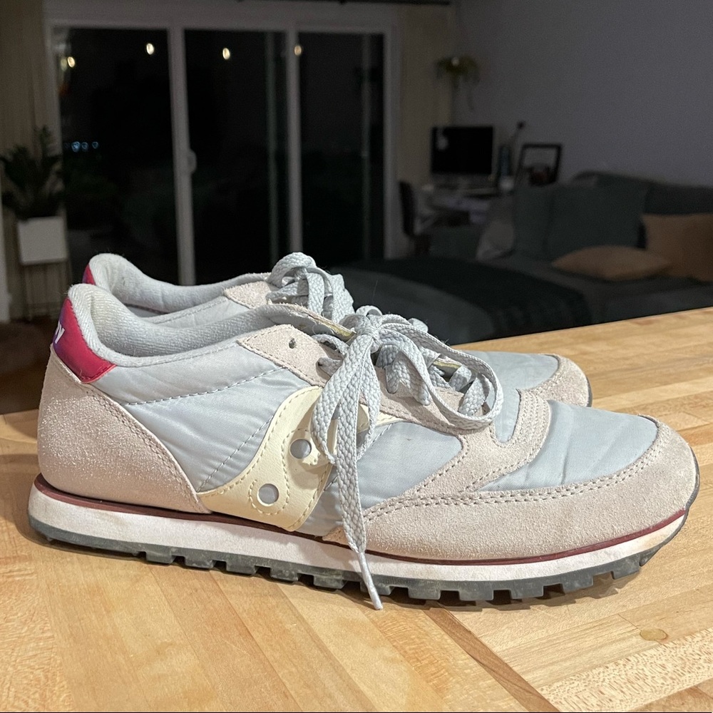 Saucony tennis shoes